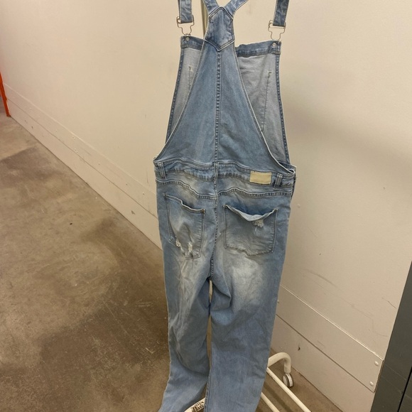 Distressed overalls - Picture 4 of 7